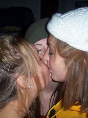 girls kissing megamix 40